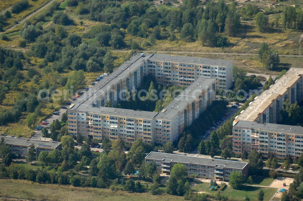 Berlin from above - Blick auf Mehrfamilienhäuser / Plattenbauten an der Friedrich-Richter-Straße Ecke Wolfgang-Heinz-Straße in Berlin-Buch.