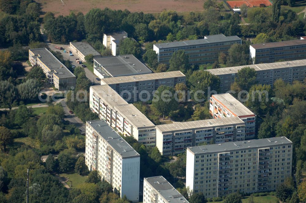 Berlin from above - Blick auf Mehrfamilienhäuser / Plattenbauten an der Walter-Friedrich-Straße in Berlin-Buch.