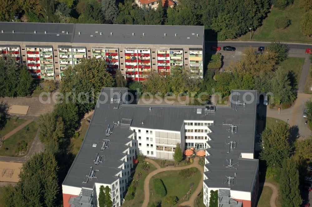 Aerial image Berlin - Blick auf das Paritätisches Seniorenwohnen / Altenheim / Pflegeheim am Rosengarten an der Theodor-Brugsch-Straße in Berlin-Buch.