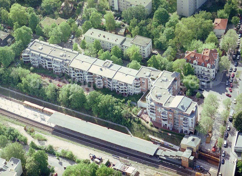 Berlin - Steglitz from above - Wohnanlage der UNIVERSA HV GmbH (Kleiststraße 3-6 in 10787 Berlin) an der Buhrowstraße / Ecke Steglitzer Damm in Berlin - Steglitz.