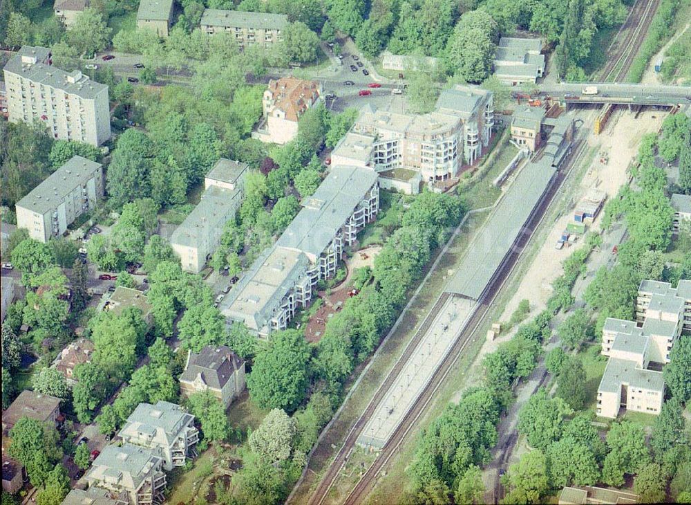 Berlin - Steglitz from above - Wohnanlage der UNIVERSA HV GmbH (Kleiststraße 3-6 in 10787 Berlin) an der Buhrowstraße / Ecke Steglitzer Damm in Berlin - Steglitz.