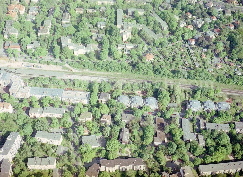 Berlin - Steglitz from above - Wohnanlage der UNIVERSA HV GmbH (Kleiststraße 3-6 in 10787 Berlin) an der Buhrowstraße / Ecke Steglitzer Damm in Berlin - Steglitz.