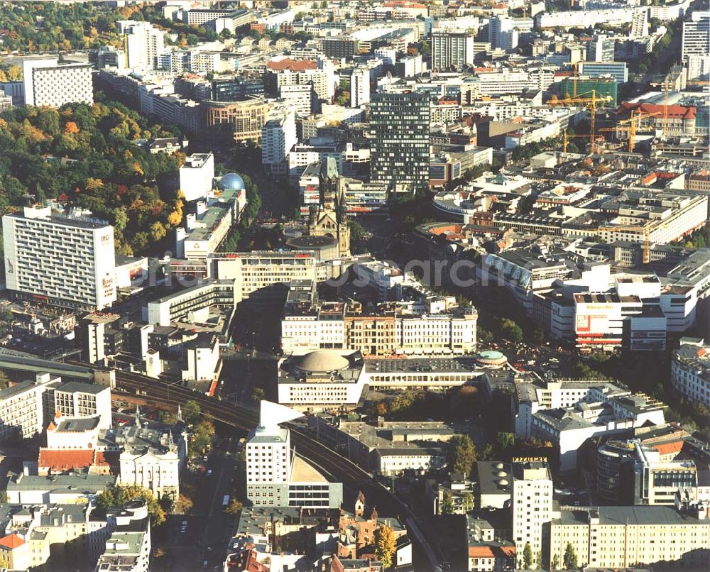 Berlin from the bird's eye view: 1995 BERLIN-Charlottenburg Blick auf den Breitscheidplatz mit dem alten Kranzlereck und der Gedächtnisskirche