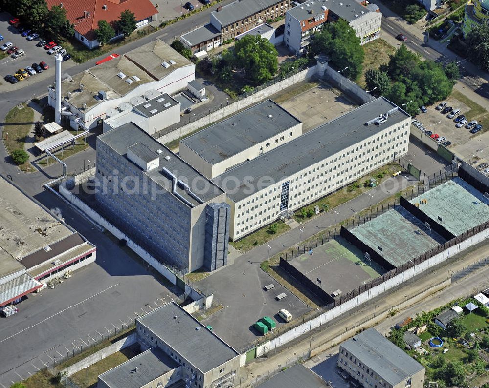 Aerial photograph Berlin - Detention center at the Grünauerstraße in Berlin - Köpenick. In the detention center of the deportation prison custody for foreign applicants is enforced