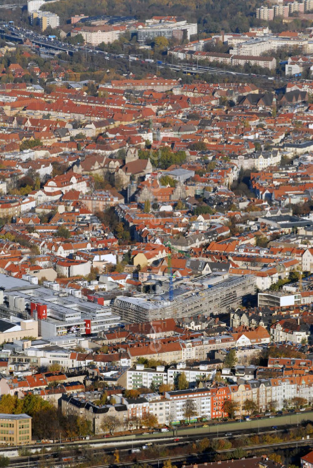 Aerial photograph Berlin - Friedenau Blick auf Berlin Friedenau und das Forum Steglitz, sowie den Um- und Neubau des Rheineck. Kontakt: Schierholz + Partner Ingenieure im Dienste der Bauwirtschaft Kortjanweg 27a 26125 Oldenburg, Tel. +49(0)441 9694 690, Fax +49(0)441 9694 625, Mobil + 49(0)162 46 58 329, Email: hendrik.schierholz@schierholz-partner.de; Forum Steglitz 2 GmbH c o Donaldsons Deutschland GmbH & Co. KG Werner Gresens Center Management, Schloßstraße 1 12163 Berlin, Tel. +49(0)30 7929066, Fax +49(0)30 7931212, Email: werner.gresens@donaldsons.de, forumsteglitz@donaldsons.de; Top Spezialbau GmbH Hauskavelweg 35 13589 Berlin, Tel. +49(0)30 373 2000, Fax +49(0)30 373 2934, Email: info@topspezialbau.de; Marina Stankovic Architekten BDA, Goethestraße 2-3 10623 Berlin, Tel. +49(0)30 315053 17, Fax +49(0)30 315053 19, Email: stankovicarchitekten.de