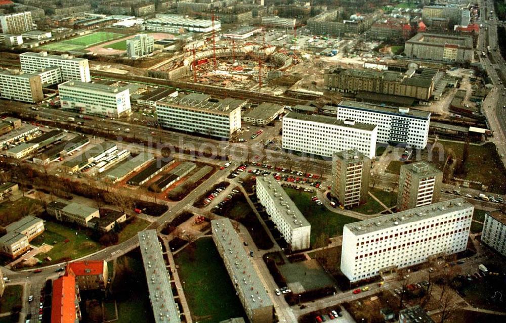 Aerial image Brandenburg - 02.1995 Berlin Friedrichshain Baustelle der Firma OSB Sportstättenbau Velodrom