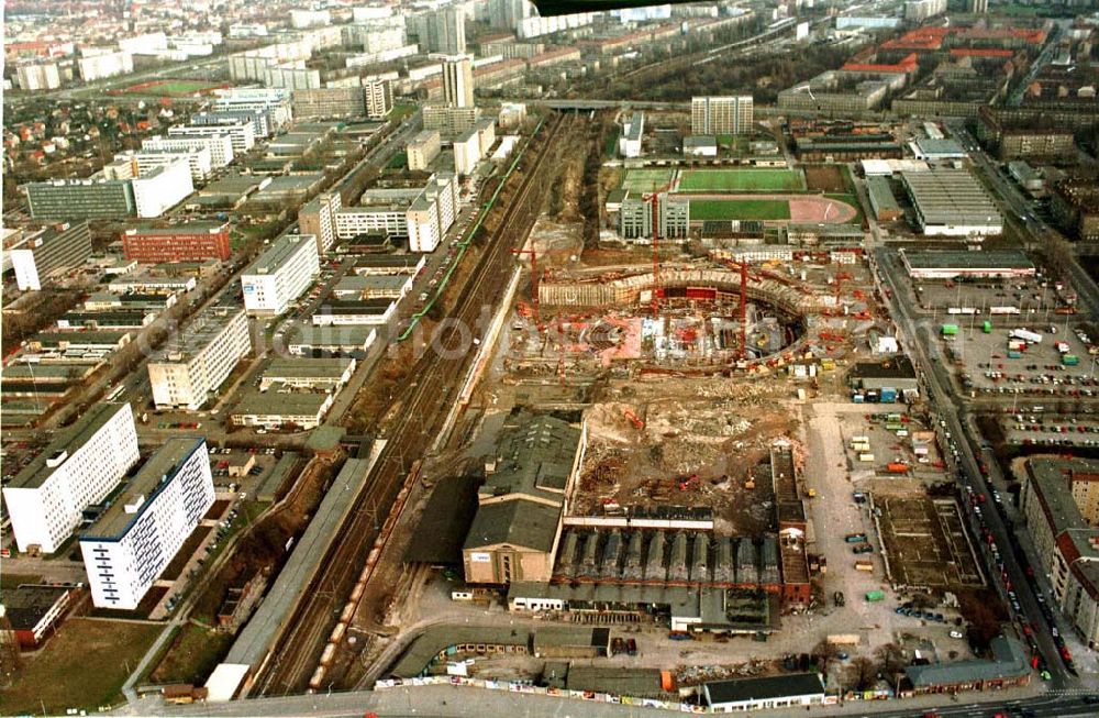 Aerial image Brandenburg - 02.1995 Berlin Friedrichshain Baustelle der Firma OSB Sportstättenbau Velodrom