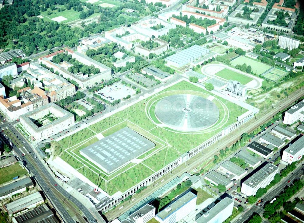 Berlin - Friedrichshain from above - Gelände des Velodroms an der Landsberger Allee in Berlin.