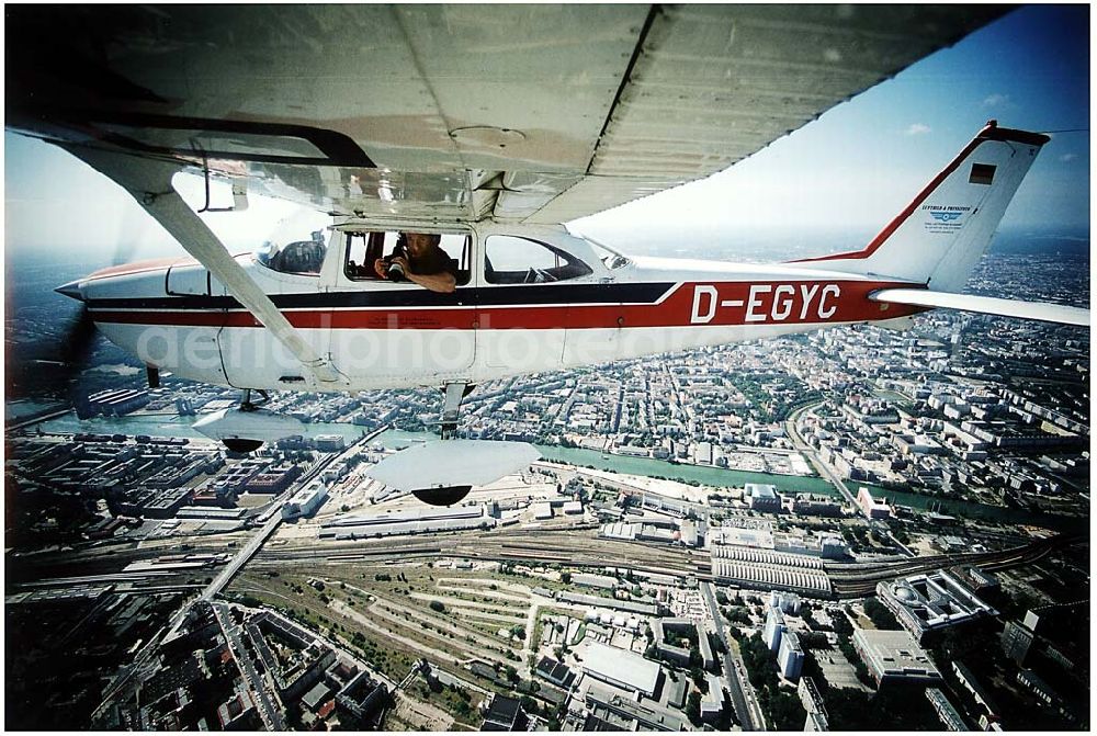 Aerial photograph Berlin - Friedrichshain - Berlin - Friedrichshain Luftbildeinsatz über Berlin - Friedrichshain mit der C172 der Agentur LUFTBILD&PRESSEFOTO in 2000 ft