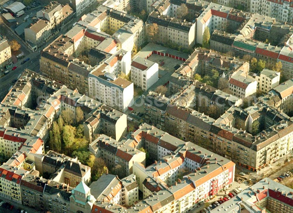 Aerial image Berlin - Friedrichshain - Berlin - Friedrichshain (Nähe S-Bhf. Ostkreuz) Wohngebiet Lenbachstrasse mit dem Wohnhaus Lenbachstrasse 16 (Projekt der Borger & Nodes Grundbesitz GmbH) 05.11.2002