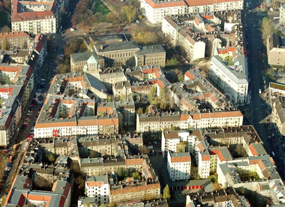 Aerial photograph Berlin - Friedrichshain - Berlin - Friedrichshain (Nähe S-Bhf. Ostkreuz) Wohngebiet Lenbachstrasse mit dem Wohnhaus Lenbachstrasse 16 (Projekt der Borger & Nodes Grundbesitz GmbH) 05.11.2002