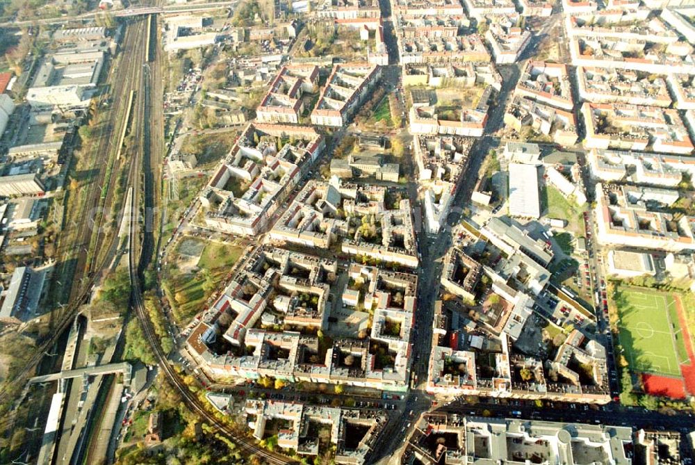 Aerial image Berlin - Friedrichshain - Berlin - Friedrichshain (Nähe S-Bhf. Ostkreuz) Wohngebiet Lenbachstrasse mit dem Wohnhaus Lenbachstrasse 16 (Projekt der Borger & Nodes Grundbesitz GmbH) 05.11.2002