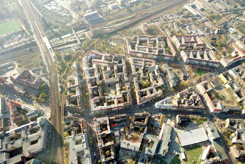 Aerial photograph Berlin - Friedrichshain - Berlin - Friedrichshain (Nähe S-Bhf. Ostkreuz) Wohngebiet Lenbachstrasse mit dem Wohnhaus Lenbachstrasse 16 (Projekt der Borger & Nodes Grundbesitz GmbH) 05.11.2002