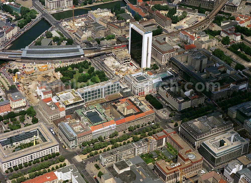 Aerial image Berlin - Cityscape of the district Mitte at the street Friedrichstrasse with the rail station, the highrise IHZ and the street Unter den Linden