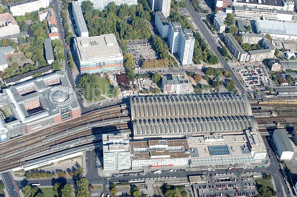 Berlin / Friedrichshain from the bird's eye view: Gelände am Berliner Ostbahnhof in Berlin - Friedrichshain.