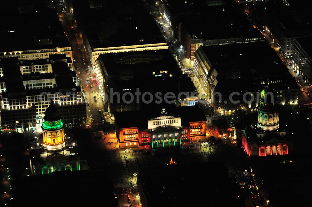 Berlin from the bird's eye view: Nachtaufnahme: Blick auf den Gendarmenmarkt mit dem Französischen Dom, dem Deutschen Dom und dem von Karl Friedrich Schinkel erbauten Schauspielhaus mit Beleuchtung anläßlich des Festival of Lights. Night Shot: View at the Gendarmenmarkt with the French Cathedral, the German Cathedral and the theater, built by Karl Friedrich Schinkel with illumination at the Festival of Lights.