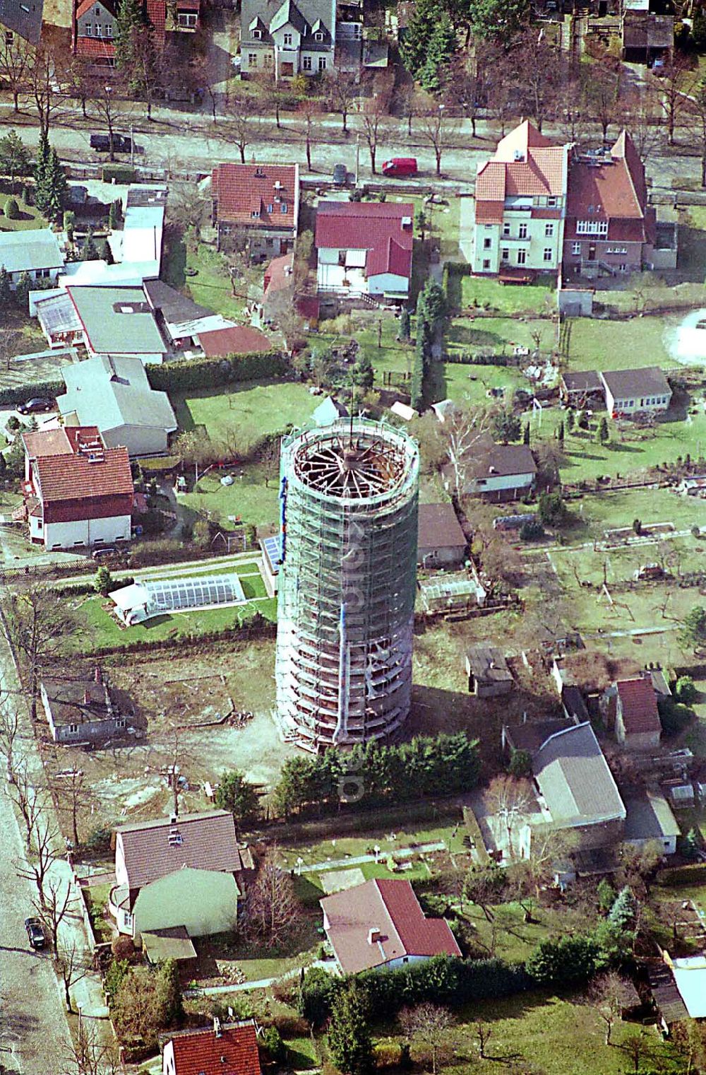 Berlin-Grünau from the bird's eye view: BERLIN-Grünau 4 Rekonstruktion des Grünauer Wasserturmes an der Siedlung Sachsenberg in Grünau (Nähe Germanenstraße)