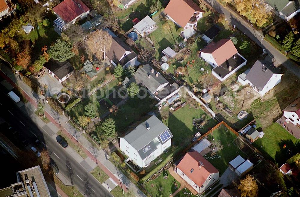 Aerial image Berlin Hohenschönhausen - 11.11.2003 Berlin-Hohenschönhausen Einfamilienwohngebiet an der Strasse 134