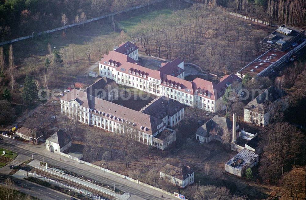 Aerial image Berlin-Karlshorst - 18.12.2003 Berlin-Karlshorst ehemaliges Armeelazarett an der Treskowallee am Gelände des ehemaligen russischen Oberkommandos in Berlin-Karlshorst an der Trabrennbahn. (ev. Diakoniewerk Königin Elisabeth)