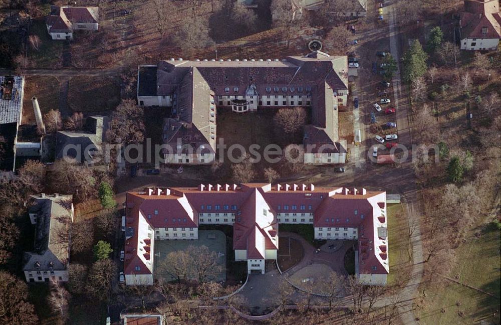 Aerial photograph Berlin-Karlshorst - 18.12.2003 Berlin-Karlshorst ehemaliges Armeelazarett an der Treskowallee am Gelände des ehemaligen russischen Oberkommandos in Berlin-Karlshorst an der Trabrennbahn. (ev. Diakoniewerk Königin Elisabeth)