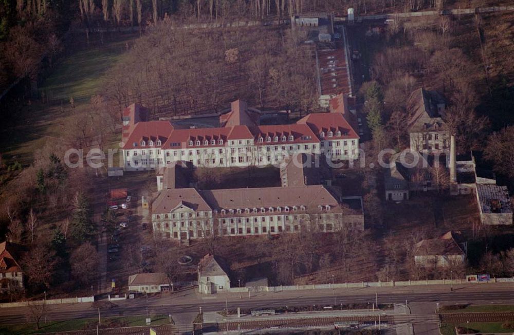 Aerial image Berlin-Karlshorst - 18.12.2003 Berlin-Karlshorst ehemaliges Armeelazarett an der Treskowallee am Gelände des ehemaligen russischen Oberkommandos in Berlin-Karlshorst an der Trabrennbahn. (ev. Diakoniewerk Königin Elisabeth)