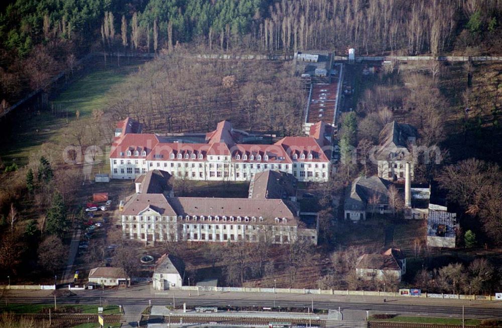 Aerial photograph Berlin-Karlshorst - 18.12.2003 Berlin-Karlshorst ehemaliges Armeelazarett an der Treskowallee am Gelände des ehemaligen russischen Oberkommandos in Berlin-Karlshorst an der Trabrennbahn. (ev. Diakoniewerk Königin Elisabeth)