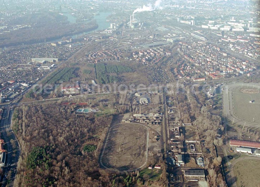 Aerial image Berlin_Karlshorst - 18.12.2003 Berlin-Karlshorst Gelände des ehemaligen russischen Oberkommandos in Berlin-Karlshorst an der Trabrennbahn. Geplant ist die Renaturierung der Fläche und die Wiederherstellung der vor 1929 existierenden Wald- und Wiesengelände