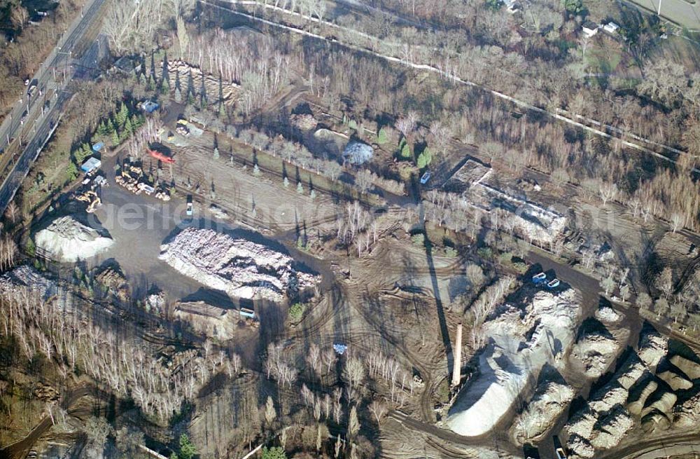 Aerial image Berlin_Karlshorst - 18.12.2003 Berlin-Karlshorst Gelände des ehemaligen russischen Oberkommandos in Berlin-Karlshorst an der Trabrennbahn. Geplant ist die Renaturierung der Fläche und die Wiederherstellung der vor 1929 existierenden Wald- und Wiesengelände