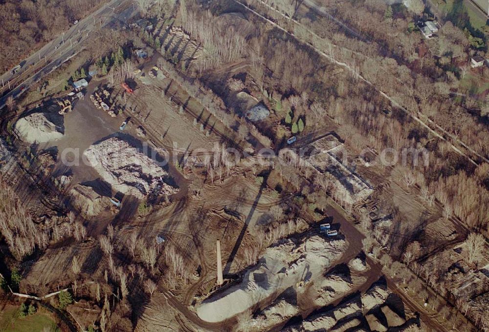 Berlin_Karlshorst from above - 18.12.2003 Berlin-Karlshorst Gelände des ehemaligen russischen Oberkommandos in Berlin-Karlshorst an der Trabrennbahn. Geplant ist die Renaturierung der Fläche und die Wiederherstellung der vor 1929 existierenden Wald- und Wiesengelände