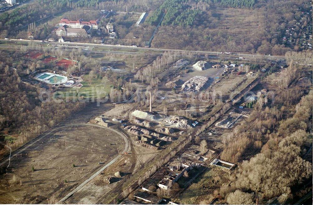 Berlin_Karlshorst from the bird's eye view: 18.12.2003 Berlin-Karlshorst Gelände des ehemaligen russischen Oberkommandos in Berlin-Karlshorst an der Trabrennbahn. Geplant ist die Renaturierung der Fläche und die Wiederherstellung der vor 1929 existierenden Wald- und Wiesengelände