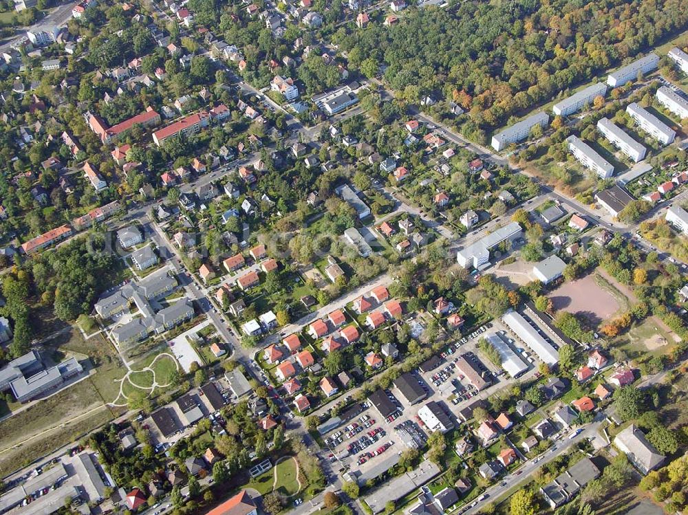 Aerial photograph Berlin-Karlshorst - 13.10.2004 Berlin-Karlshorst, Wohnsiedlung-Neubau der PREMIER-Deutschland GmbH, an der Arberstraße 54 in Berlin-Karlshorst