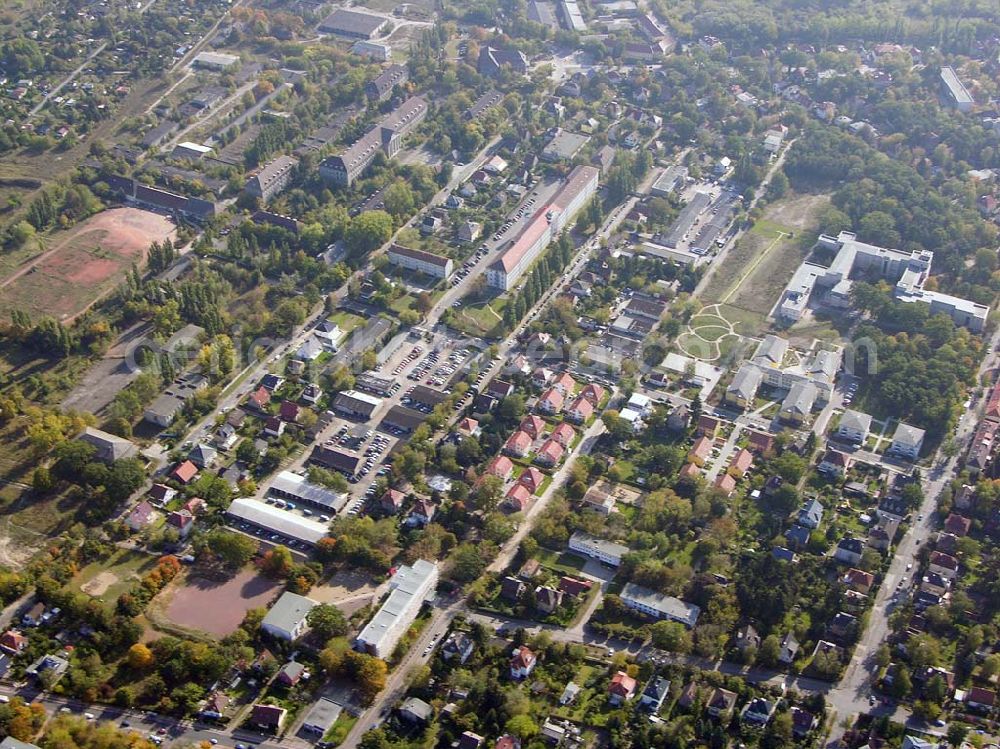 Berlin-Karlshorst from above - 13.10.2004 Berlin-Karlshorst, Wohnsiedlung-Neubau der PREMIER-Deutschland GmbH, an der Arberstraße 54 in Berlin-Karlshorst