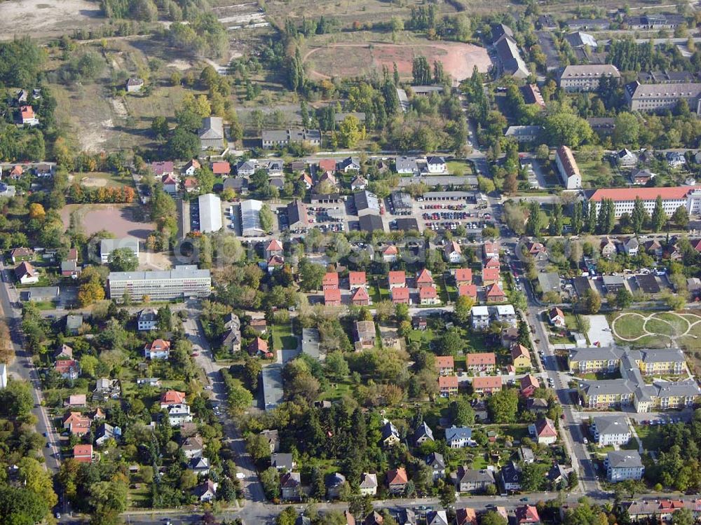 Berlin-Karlshorst from the bird's eye view: 13.10.2004 Berlin-Karlshorst, Wohnsiedlung-Neubau der PREMIER-Deutschland GmbH, an der Arberstraße 54 in Berlin-Karlshorst