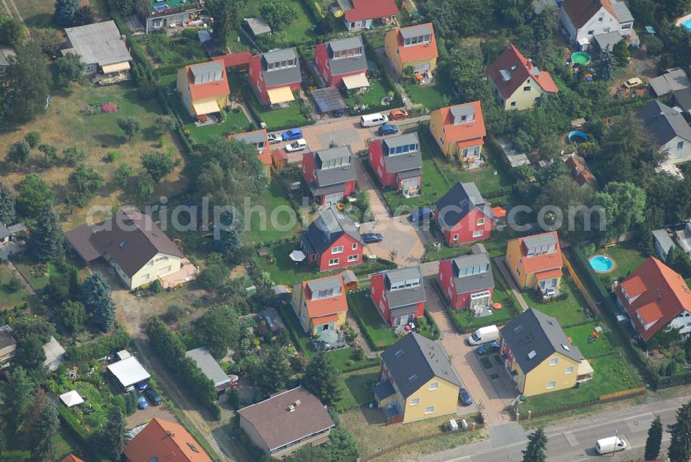 Berlin from above - Wohnsiedlungsneubau der PREMIER-Deutschland GmbH, an der Heerstr. Kaulsdorfer Garten in Berlin-Kaulsdorf