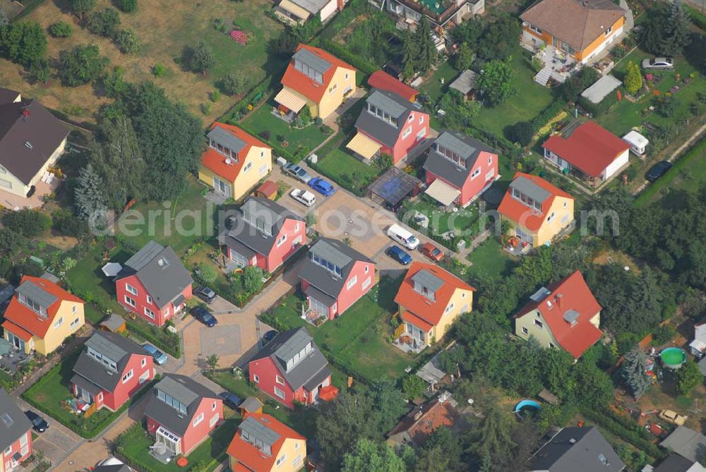 Berlin from above - Wohnsiedlungsneubau der PREMIER-Deutschland GmbH, an der Heerstr. Kaulsdorfer Garten in Berlin-Kaulsdorf