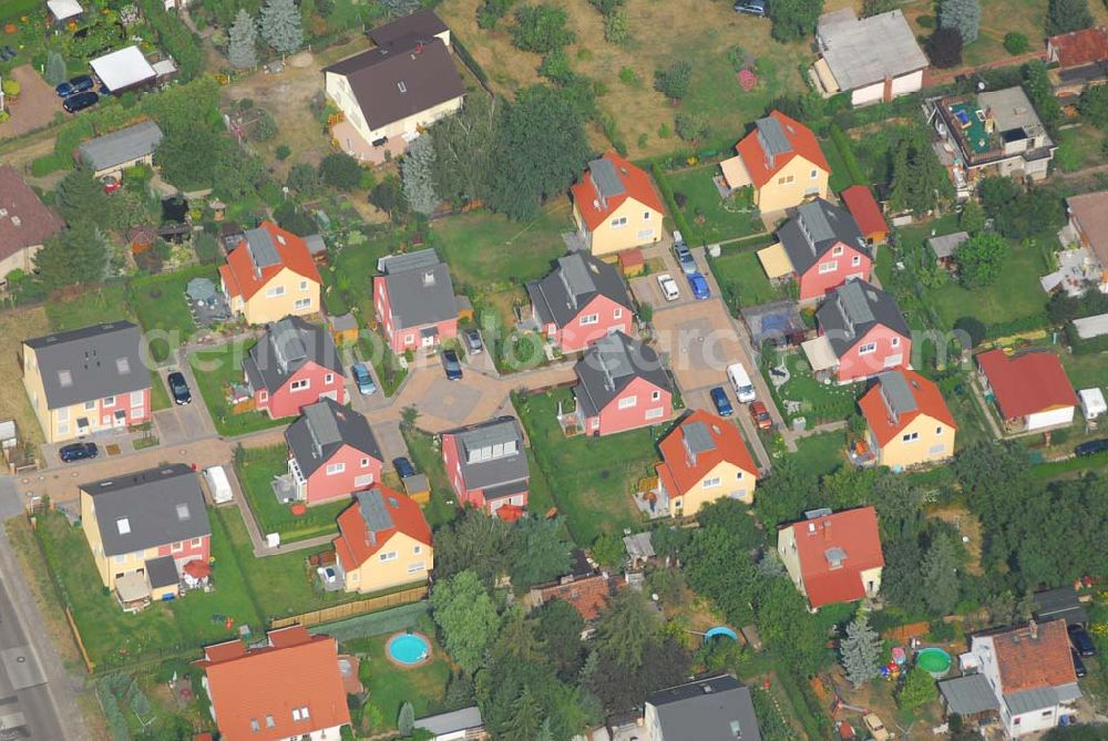 Aerial image Berlin - Wohnsiedlungsneubau der PREMIER-Deutschland GmbH, an der Heerstr. Kaulsdorfer Garten in Berlin-Kaulsdorf