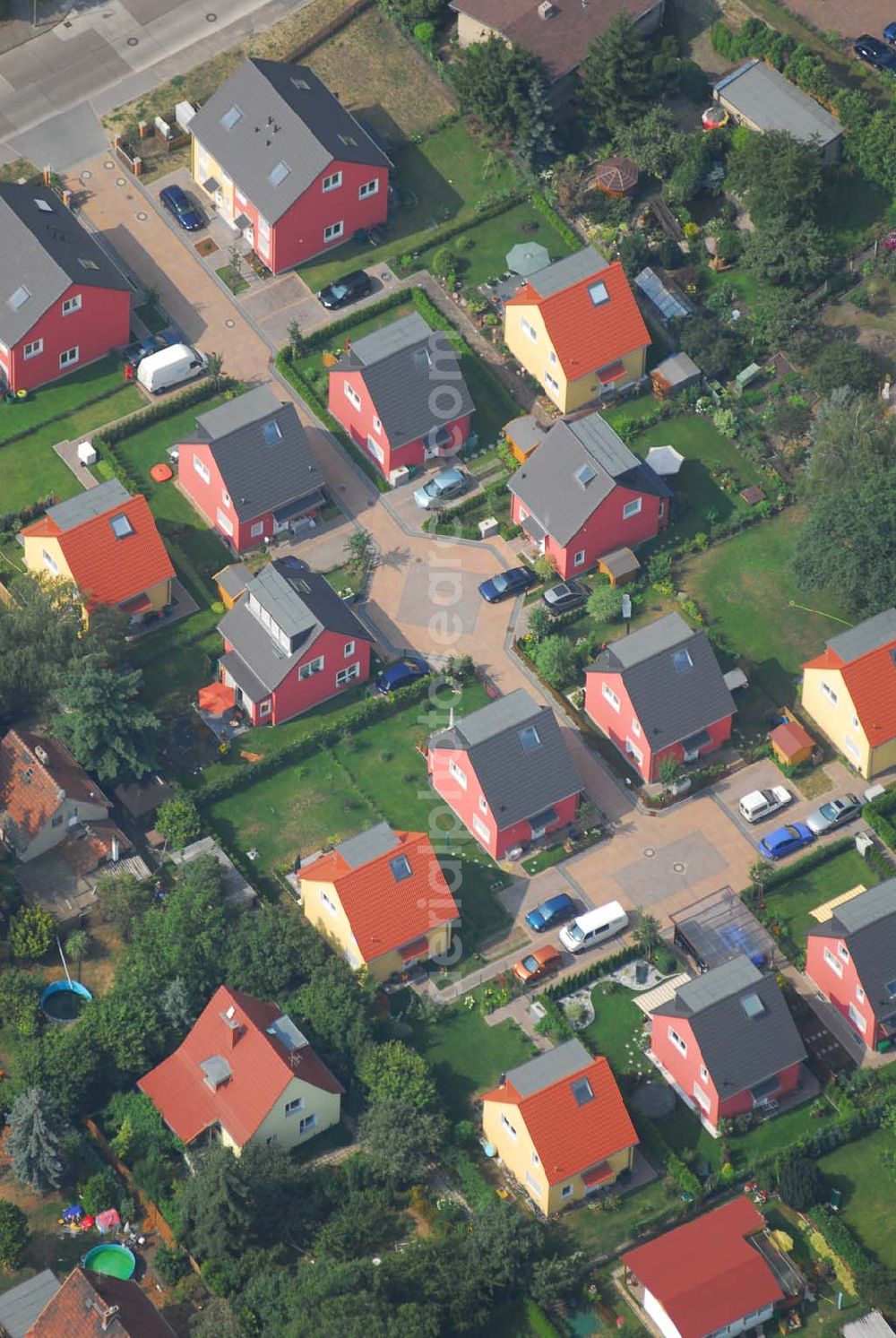 Aerial image Berlin - Wohnsiedlungsneubau der PREMIER-Deutschland GmbH, an der Heerstr. Kaulsdorfer Garten in Berlin-Kaulsdorf