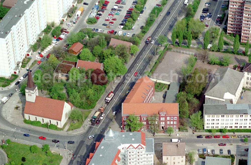 Aerial photograph Berlin-Lichtenberg - Bürohaus Alfred-Kowalke-Straße 30 - Sitz der Agentur LUFTBILD&PRESSEFOTO - an der Straße am Tierpark in 10315 BERLIN-Lichtenberg. 27.04.1998