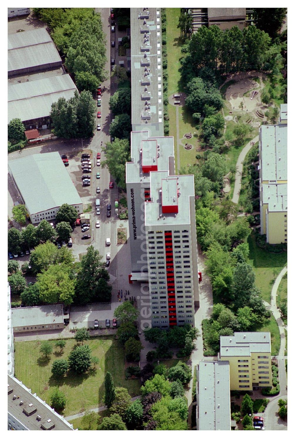 Aerial image Berlin Lichtenberg - 30.05.2004 Berlin Lichtenberg, Blick auf die Gebäude Coppistrasse 10-12, 10365 Berlin, der PRIMA Wohnbau Gesellschaft, PRIMA Wohnbauten Privatisierungs-Managemant GmbH Lichtenberg, Kurfürstendamm 32, 10719 Berlin, Tel.: 212497-0, Fax.: 2110170,