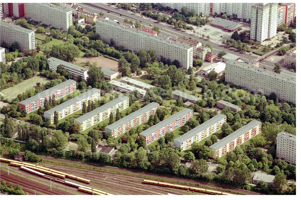 Berlin Lichtenberg from the bird's eye view: 30.05.2004 Berlin Lichtenberg, Blick auf die Gebäude der Rosenfelder Ring 65-99, 125-147, 101-123, 10315 Berlin, der PRIMA Wohnbau Gesellschaft, PRIMA Wohnbauten Privatisierungs-Managemant GmbH Lichtenberg, Kurfürstendamm 32, 10719 Berlin, Tel.: 212497-0, Fax.: 2110170,