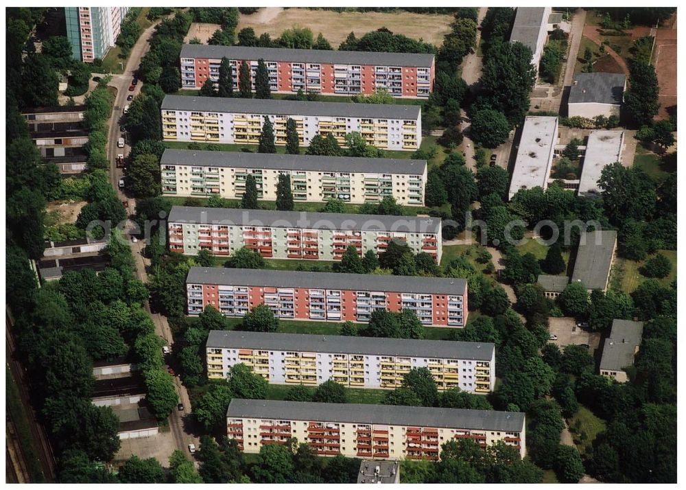 Berlin Lichtenberg from the bird's eye view: 30.05.2004 Berlin Lichtenberg, Blick auf die Gebäude der Rosenfelder Ring 65-99, 125-147, 101-123, 10315 Berlin, der PRIMA Wohnbau Gesellschaft, PRIMA Wohnbauten Privatisierungs-Managemant GmbH Lichtenberg, Kurfürstendamm 32, 10719 Berlin, Tel.: 212497-0, Fax.: 2110170,