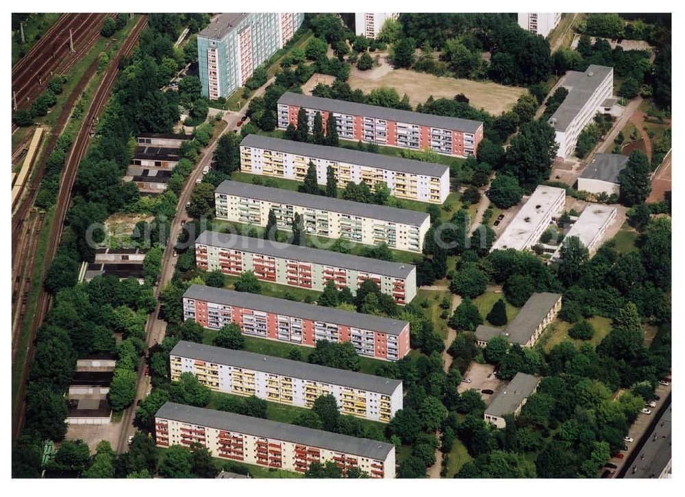 Aerial photograph Berlin Lichtenberg - 30.05.2004 Berlin Lichtenberg, Blick auf die Gebäude der Rosenfelder Ring 65-99, 125-147, 101-123, 10315 Berlin, der PRIMA Wohnbau Gesellschaft, PRIMA Wohnbauten Privatisierungs-Managemant GmbH Lichtenberg, Kurfürstendamm 32, 10719 Berlin, Tel.: 212497-0, Fax.: 2110170,