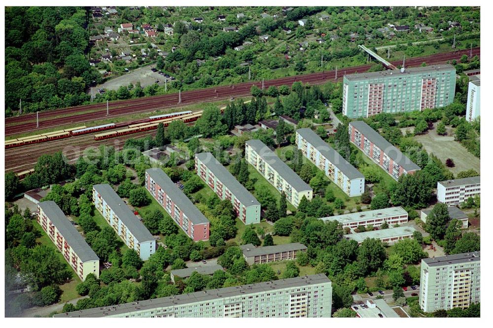 Berlin Lichtenberg from above - 30.05.2004 Berlin Lichtenberg, Blick auf die Gebäude der Rosenfelder Ring 65-99, 125-147, 101-123, 10315 Berlin, der PRIMA Wohnbau Gesellschaft, PRIMA Wohnbauten Privatisierungs-Managemant GmbH Lichtenberg, Kurfürstendamm 32, 10719 Berlin, Tel.: 212497-0, Fax.: 2110170,