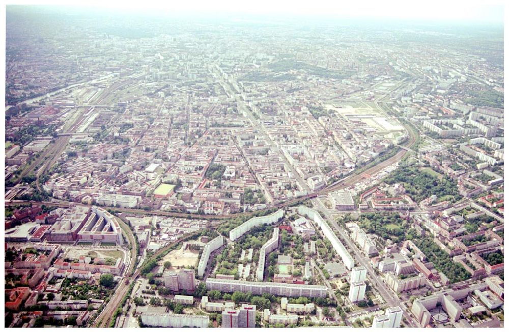 Aerial image Berlin Lichtenberg - 31.05.2004 Berlin Lichtenberg, Blick auf die Gebäude der Schulze-Boysen-Straße 39-47, 69-75, 49-67, 10369 Berlin, der PRIMA Wohnbau Gesellschaft, PRIMA Wohnbauten Privatisierungs-Managemant GmbH Lichtenberg, Kurfürstendamm 32, 10719 Berlin, Tel.: 212497-0, Fax.: 2110170,