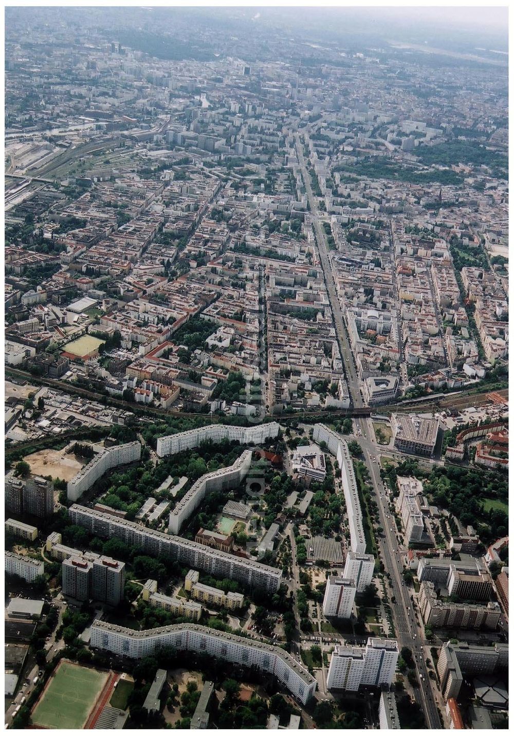 Berlin Lichtenberg from above - 31.05.2004 Berlin Lichtenberg, Blick auf die Gebäude der Schulze-Boysen-Straße 39-47, 69-75, 49-67, 10369 Berlin, der PRIMA Wohnbau Gesellschaft, PRIMA Wohnbauten Privatisierungs-Managemant GmbH Lichtenberg, Kurfürstendamm 32, 10719 Berlin, Tel.: 212497-0, Fax.: 2110170,