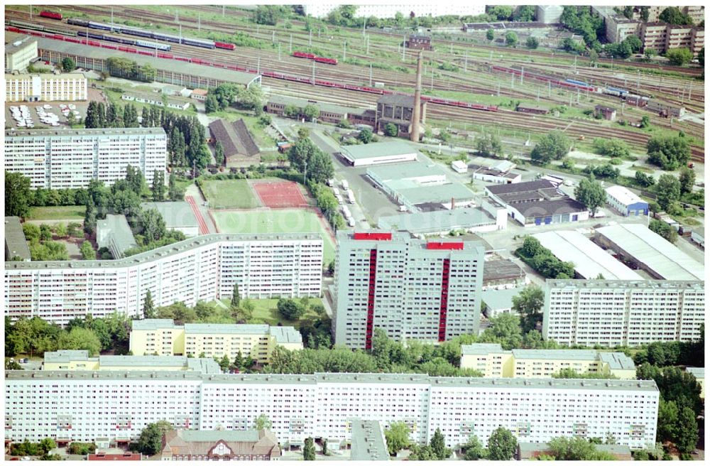 Berlin Lichtenberg from the bird's eye view: 30.05.2004 Berlin Lichtenberg, Blick auf die Gebäude der Schulze-Boysen-Straße 39-47, 69-75, 49-67, 10365 Berlin, der PRIMA Wohnbau Gesellschaft, PRIMA Wohnbauten Privatisierungs-Managemant GmbH Lichtenberg, Kurfürstendamm 32, 10719 Berlin, Tel.: 212497-0, Fax.: 2110170,