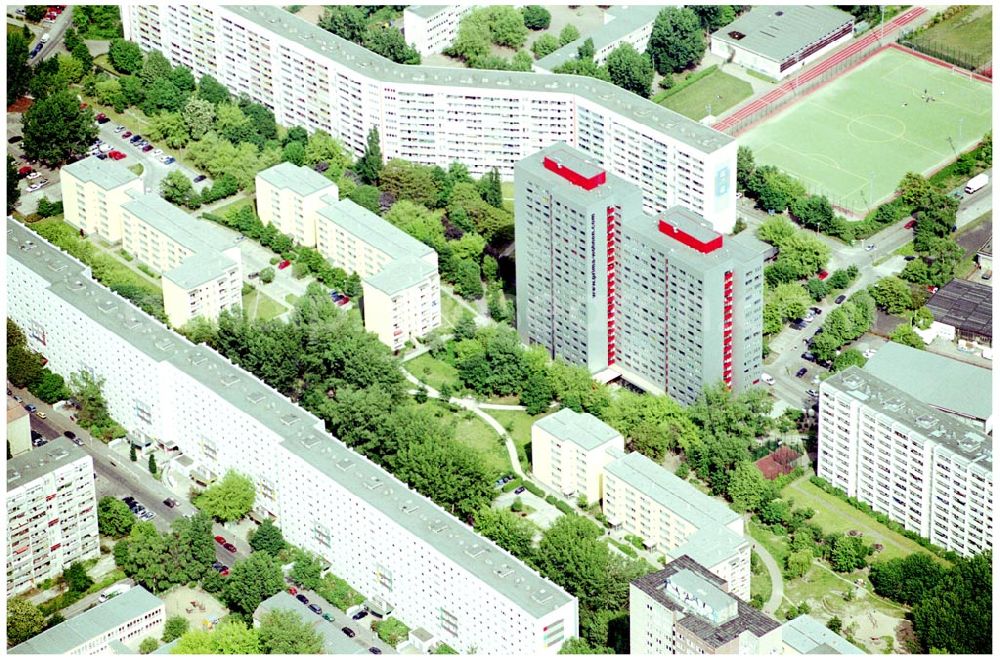 Aerial photograph Berlin Lichtenberg - 30.05.2004 Berlin Lichtenberg, Blick auf die Gebäude der Schulze-Boysen-Straße 39-47, 69-75, 49-67, 10365 Berlin, der PRIMA Wohnbau Gesellschaft, PRIMA Wohnbauten Privatisierungs-Managemant GmbH Lichtenberg, Kurfürstendamm 32, 10719 Berlin, Tel.: 212497-0, Fax.: 2110170,