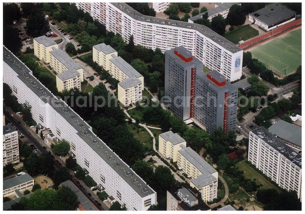 Berlin Lichtenberg from above - 30.05.2004 Berlin Lichtenberg, Blick auf die Gebäude der Schulze-Boysen-Straße 39-47, 69-75, 49-67, 10365 Berlin, der PRIMA Wohnbau Gesellschaft, PRIMA Wohnbauten Privatisierungs-Managemant GmbH Lichtenberg, Kurfürstendamm 32, 10719 Berlin, Tel.: 212497-0, Fax.: 2110170,