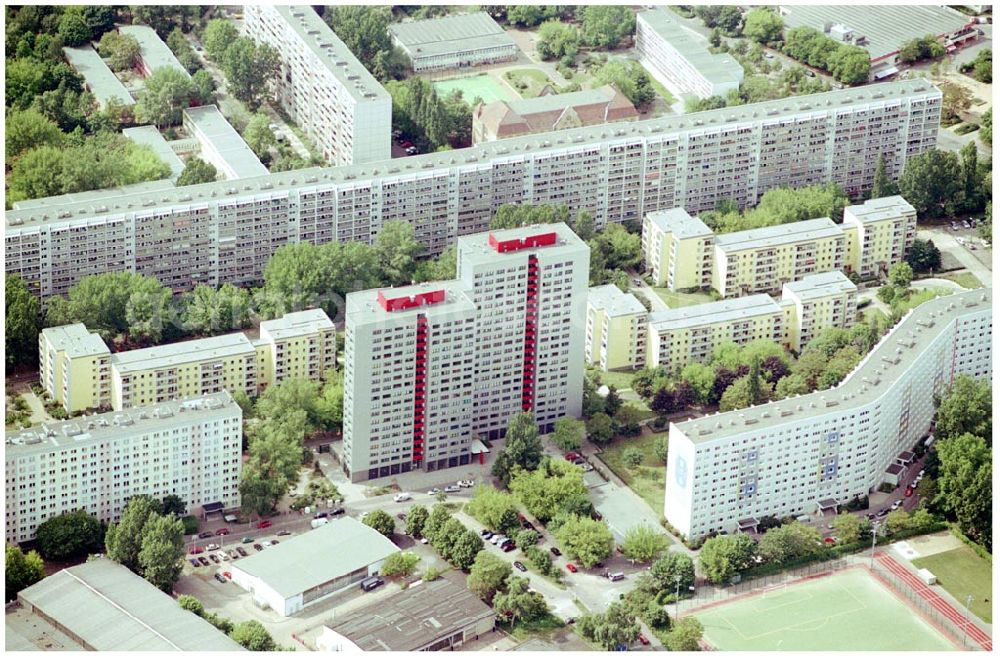 Berlin Lichtenberg from the bird's eye view: 30.05.2004 Berlin Lichtenberg, Blick auf die Gebäude der Schulze-Boysen-Straße 39-47, 69-75, 49-67, 10365 Berlin, der PRIMA Wohnbau Gesellschaft, PRIMA Wohnbauten Privatisierungs-Managemant GmbH Lichtenberg, Kurfürstendamm 32, 10719 Berlin, Tel.: 212497-0, Fax.: 2110170,