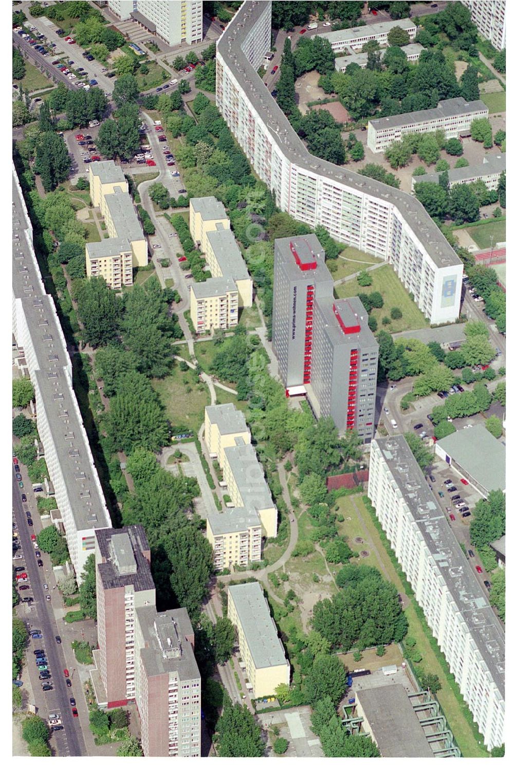 Aerial image Berlin Lichtenberg - 30.05.2004 Berlin Lichtenberg, Blick auf die Gebäude der Schulze-Boysen-Straße 39-47, 69-75, 49-67, 10365 Berlin, der PRIMA Wohnbau Gesellschaft, PRIMA Wohnbauten Privatisierungs-Managemant GmbH Lichtenberg, Kurfürstendamm 32, 10719 Berlin, Tel.: 212497-0, Fax.: 2110170,